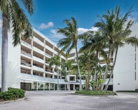 1930 Harbourside Dr #136, Longboat Key, FL 34228