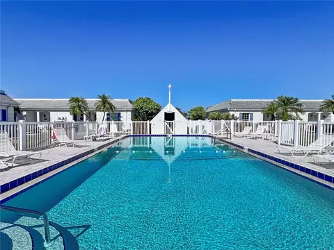 Exterior - 9811 Hernando Ct, Bradenton, FL 34210 photo 6 of 15