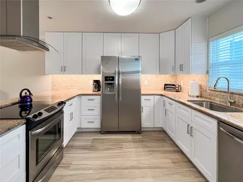 Kitchen - 9811 Hernando Ct, Bradenton, FL 34210 photo 2 of 2