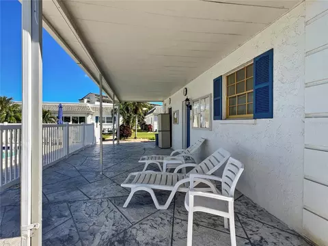 Exterior - 9811 Hernando Ct, Bradenton, FL 34210 photo 11 of 15