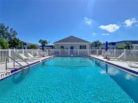 Exterior - 9811 Hernando Ct, Bradenton, FL 34210 photo 7 of 15