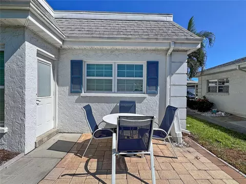 Exterior - 9811 Hernando Ct, Bradenton, FL 34210 photo 2 of 15