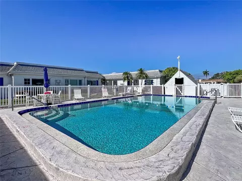 Exterior - 9811 Hernando Ct, Bradenton, FL 34210 photo 9 of 15