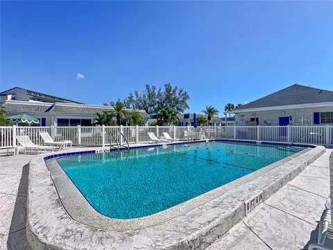 Exterior - 9811 Hernando Ct, Bradenton, FL 34210 photo 10 of 15