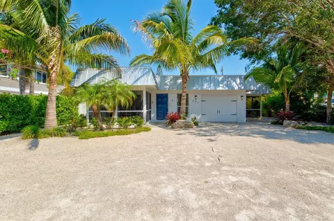 201 72nd St #A & B, Holmes Beach, FL 34217