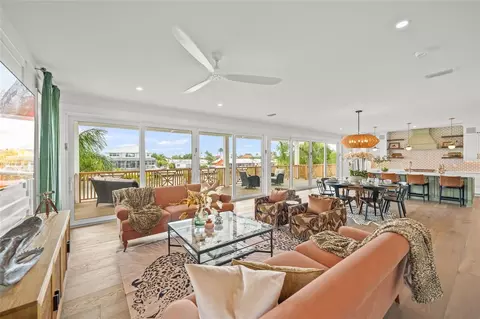 Living - 525 68th St, Holmes Beach, FL 34217 photo 2 of 7