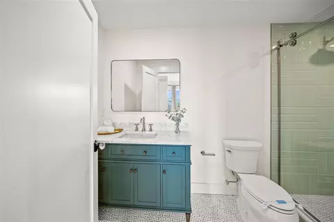 Bath - 525 68th St, Holmes Beach, FL 34217 photo 5 of 7