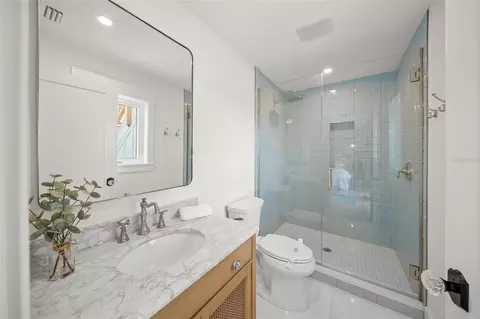 Bath - 525 68th St, Holmes Beach, FL 34217 photo 3 of 7