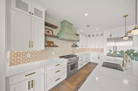 Kitchen - 525 68th St, Holmes Beach, FL 34217 photo 3 of 5