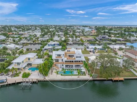 525 68th St, Holmes Beach, FL 34217