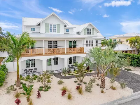 Exterior - 525 68th St, Holmes Beach, FL 34217 photo 1 of 7