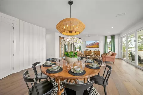Dining - 525 68th St, Holmes Beach, FL 34217 photo 2 of 2