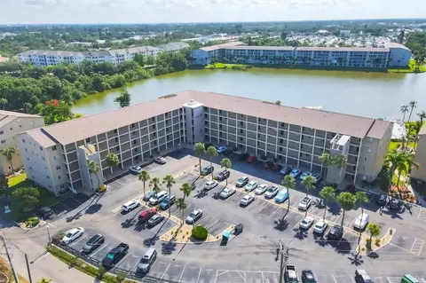 3521 Lake Bayshore Dr #J101, Bradenton, FL 34205