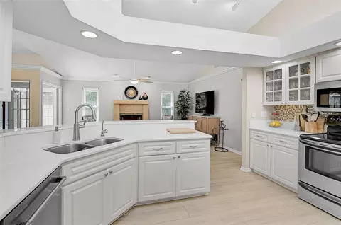 Kitchen - 4312 Pro Am Ave E, Bradenton, FL 34203 photo 3 of 4