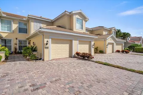1245 Burgos Dr #304, Sarasota, FL 34238