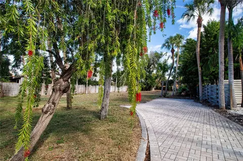 51 S Adams Dr, Sarasota, FL 34236