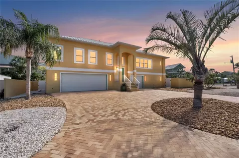 301 73rd St, Holmes Beach, FL 34217