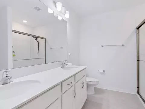 Bath - 9975 Last Light Gln, Parrish, FL 34219 photo 1 of 2
