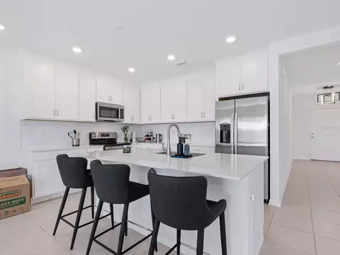 Kitchen - 9975 Last Light Gln, Parrish, FL 34219 photo 3 of 6