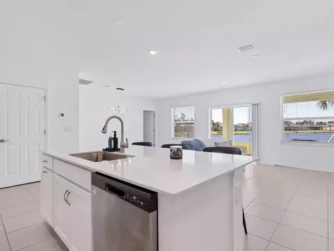 Kitchen - 9975 Last Light Gln, Parrish, FL 34219 photo 6 of 6