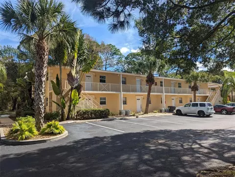 906 La Costa Cir #5, Sarasota, FL 34237