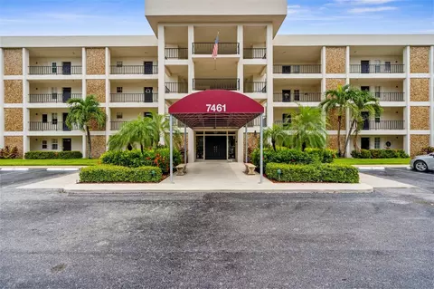 7461 W Country Club Dr N #301, Sarasota, FL 34243