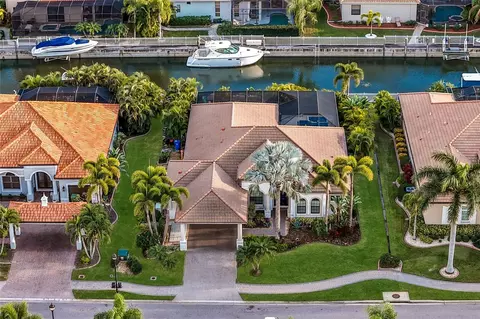525 Mast Dr, Bradenton, FL 34208
