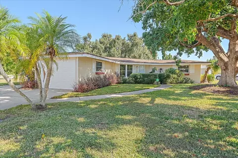 3715 Mundy Ridge Dr, Sarasota, FL 34233