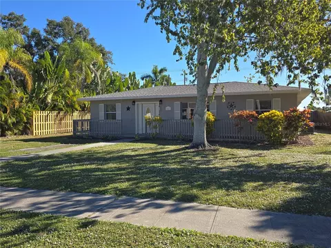 613 Casabella Dr, Bradenton, FL 34209