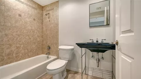 Bath - 401 N Point Rd #603, Osprey, FL 34229 photo 4 of 5