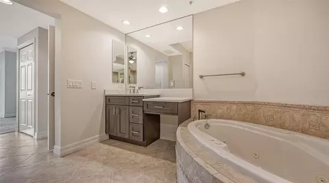Bath - 401 N Point Rd #603, Osprey, FL 34229 photo 3 of 5