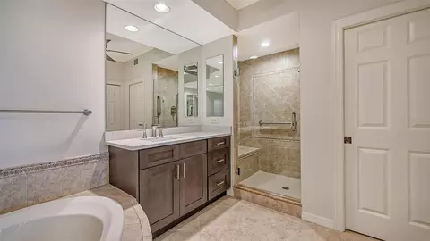 Bath - 401 N Point Rd #603, Osprey, FL 34229 photo 2 of 5