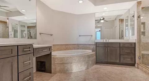 Bath - 401 N Point Rd #603, Osprey, FL 34229 photo 1 of 5