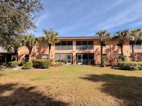 19300 Water Oak Dr #105, Port Charlotte, FL 33948
