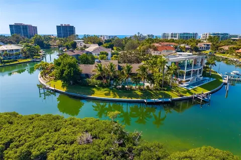 560 Harbor Cove Cir, Longboat Key, FL 34228