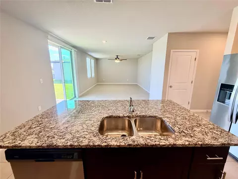 Kitchen - 10062 Daybreak Gln, Parrish, FL 34219 photo 4 of 4