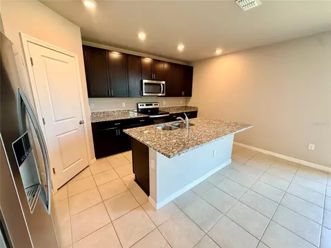 Kitchen - 10062 Daybreak Gln, Parrish, FL 34219 photo 1 of 4