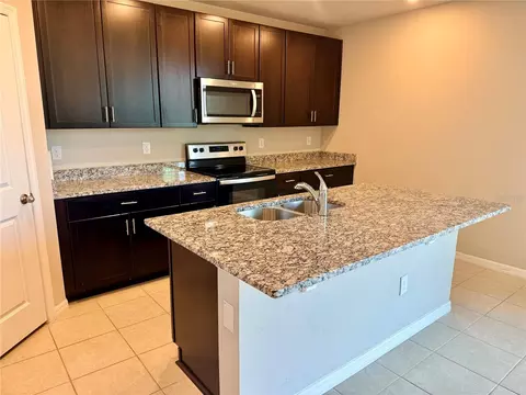 Kitchen - 10062 Daybreak Gln, Parrish, FL 34219 photo 2 of 4