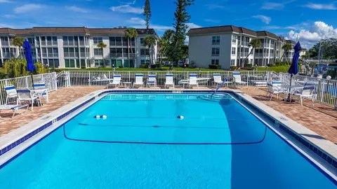 Exterior - 4350 Chatham Dr UNIT E-208, Longboat Key, FL 34228 photo 11 of 24