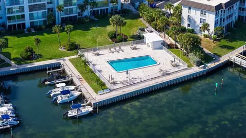 Exterior - 4350 Chatham Dr UNIT E-208, Longboat Key, FL 34228 photo 7 of 24