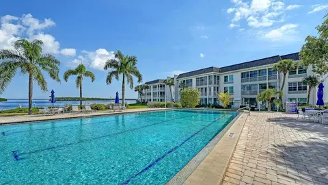 Exterior - 4350 Chatham Dr UNIT E-208, Longboat Key, FL 34228 photo 14 of 24
