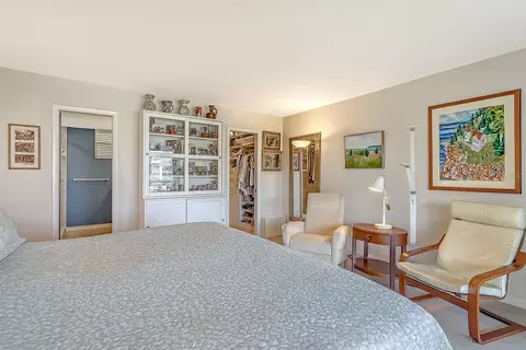 Bedroom - 4350 Chatham Dr UNIT E-208, Longboat Key, FL 34228 photo 3 of 3