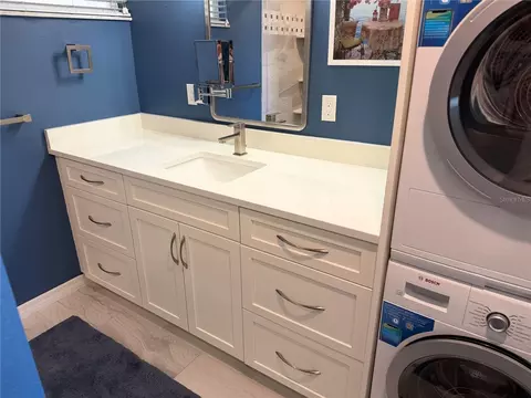 Bath - 4350 Chatham Dr UNIT E-208, Longboat Key, FL 34228 photo 1 of 7