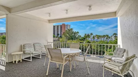 Exterior - 4350 Chatham Dr UNIT E-208, Longboat Key, FL 34228 photo 4 of 24