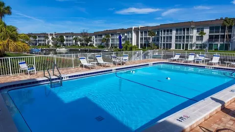 Exterior - 4350 Chatham Dr UNIT E-208, Longboat Key, FL 34228 photo 12 of 24