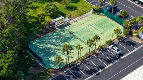 Exterior - 4350 Chatham Dr UNIT E-208, Longboat Key, FL 34228 photo 17 of 24