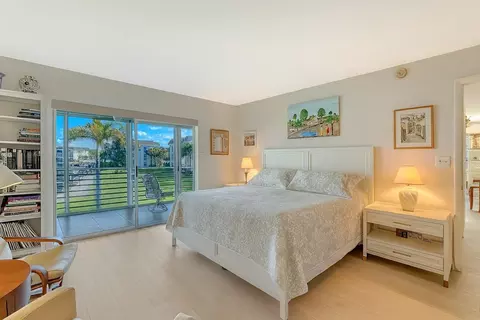 Bedroom - 4350 Chatham Dr UNIT E-208, Longboat Key, FL 34228 photo 1 of 3