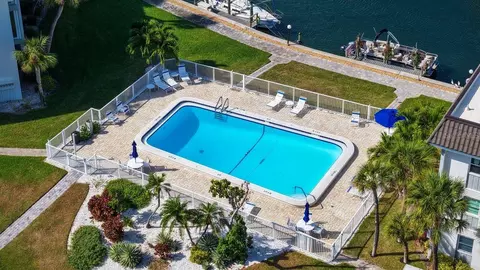 Exterior - 4350 Chatham Dr UNIT E-208, Longboat Key, FL 34228 photo 8 of 24