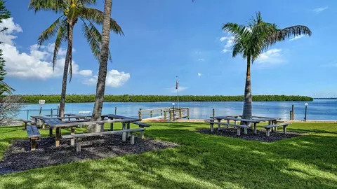 View/Area - 4350 Chatham Dr UNIT E-208, Longboat Key, FL 34228 photo 17 of 18