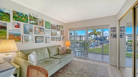 Living - 4350 Chatham Dr UNIT E-208, Longboat Key, FL 34228 photo 5 of 5